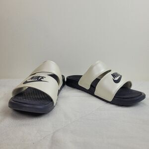 Nike Benassi Duo Ultra Slide Womens Size 11 White Sandals Walking Water Outdoors